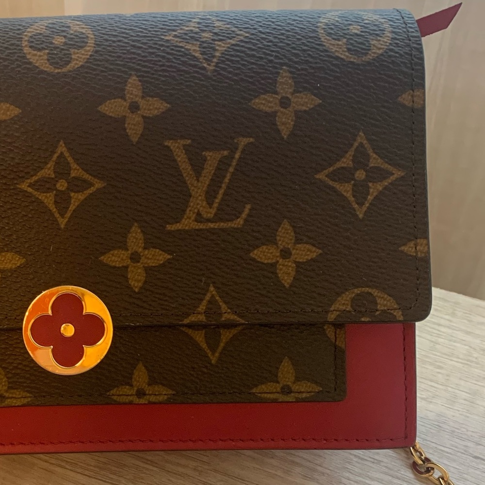 Louis Vuitton Flore Chain Crossbody - Picture 3 of 7